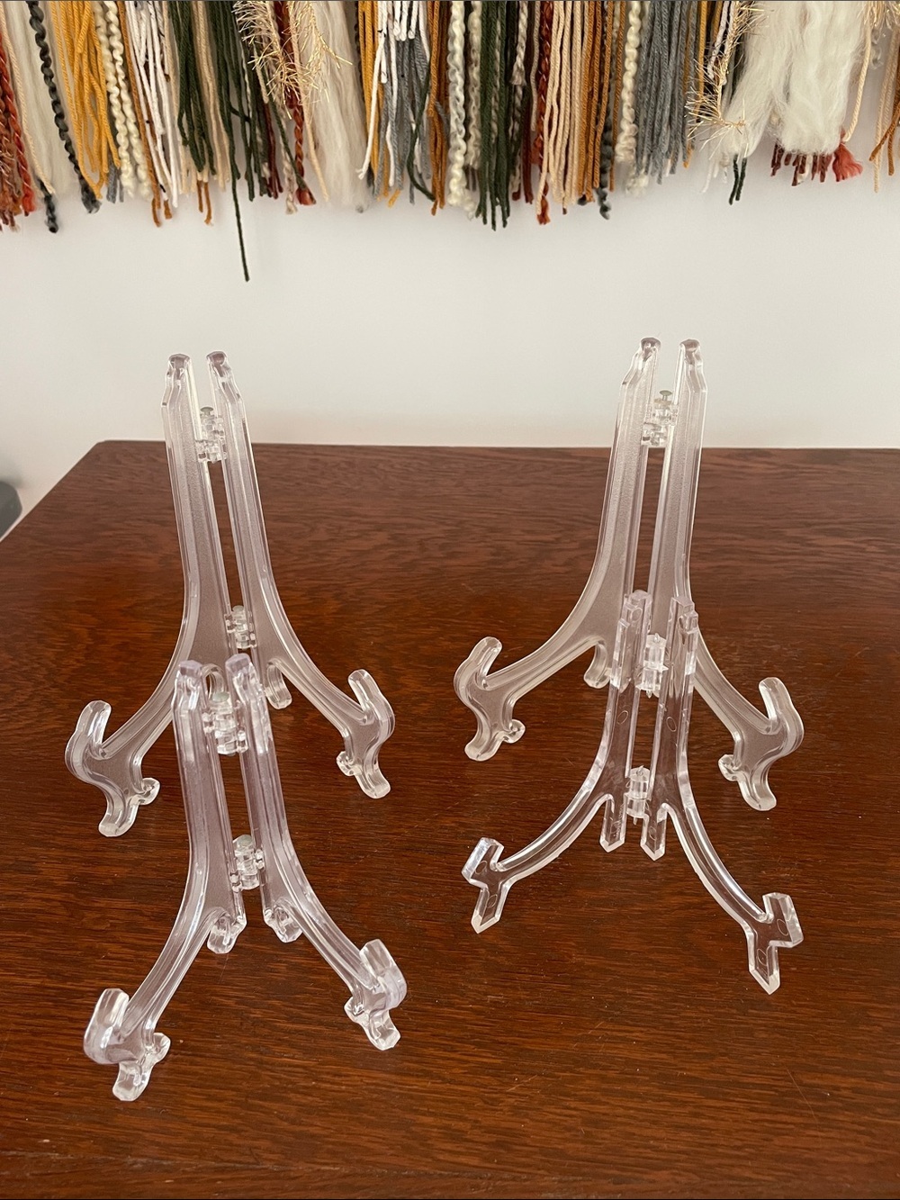 Set of 4 plastic easels for display